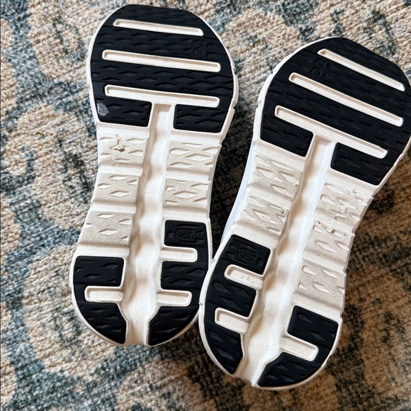 On Running cloud tilt size 10 women’s - Picture 5 of 5